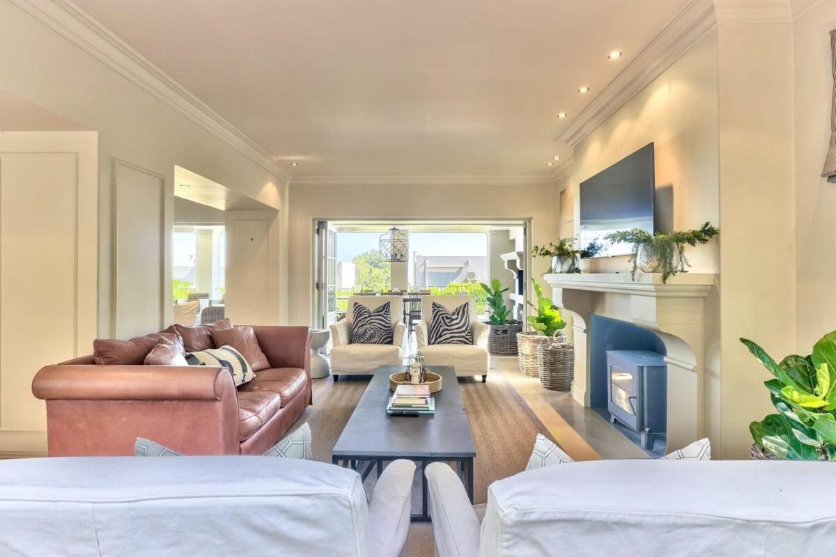 Lush Family Home In Prestigious Area เคปทาวน์ ภายนอก รูปภาพ