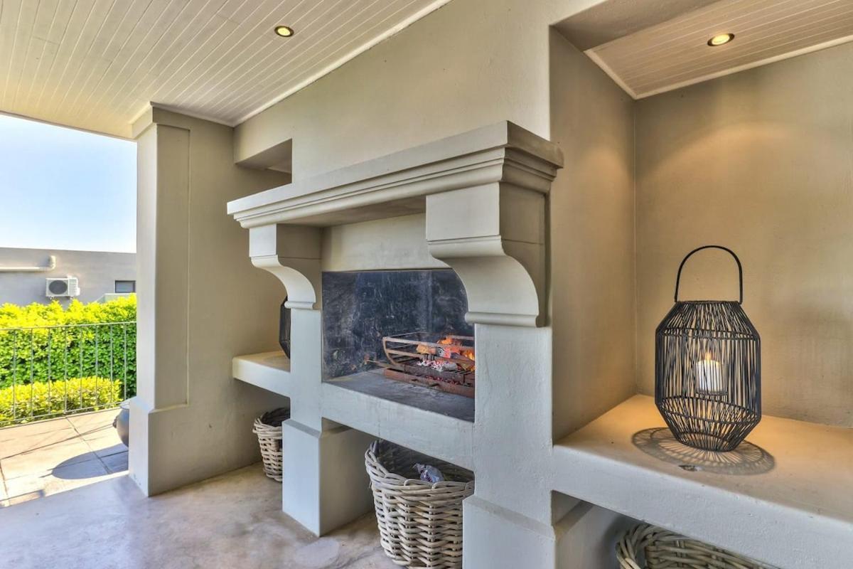 Lush Family Home In Prestigious Area เคปทาวน์ ภายนอก รูปภาพ