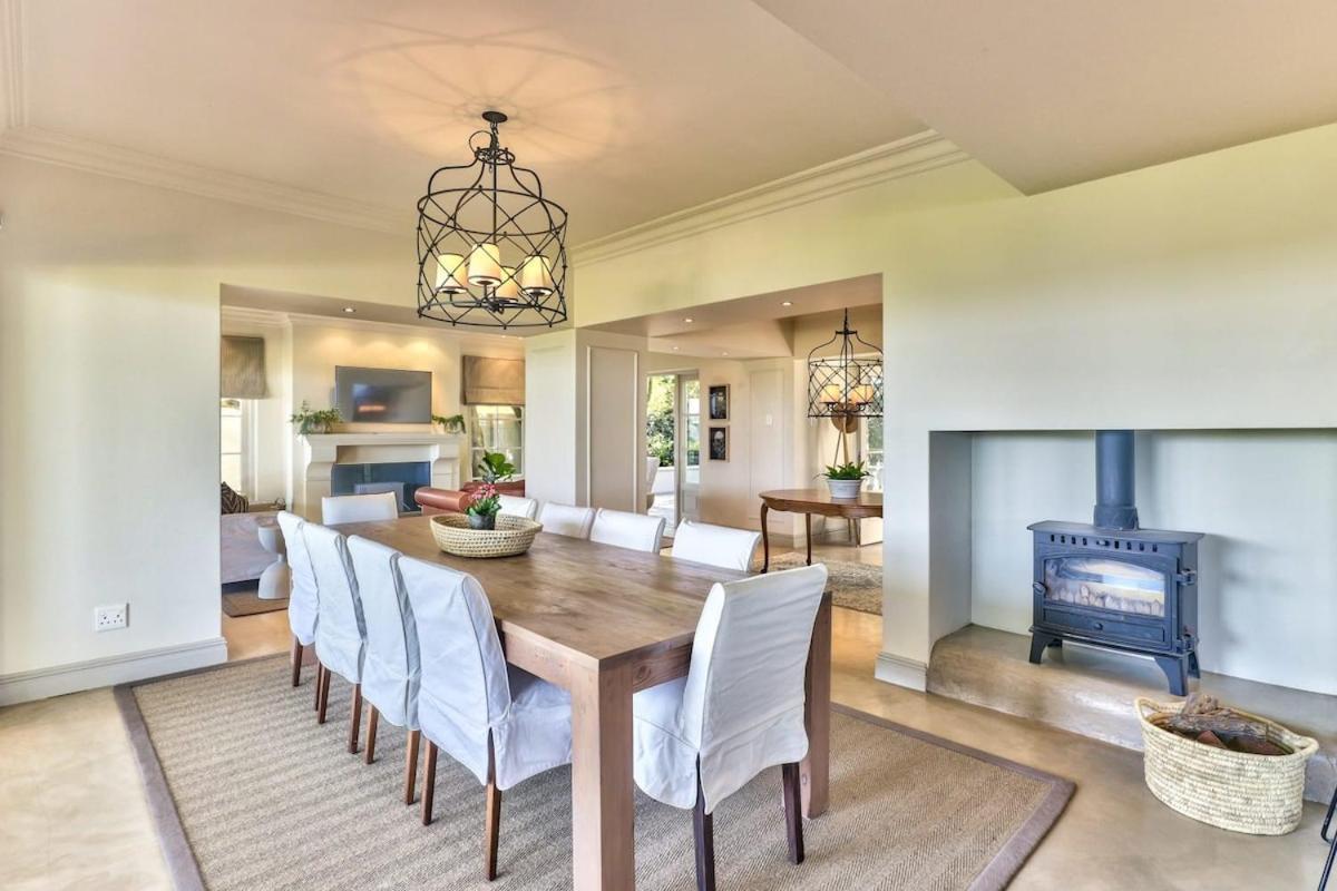 Lush Family Home In Prestigious Area เคปทาวน์ ภายนอก รูปภาพ