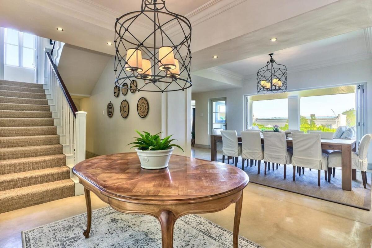 Lush Family Home In Prestigious Area เคปทาวน์ ภายนอก รูปภาพ