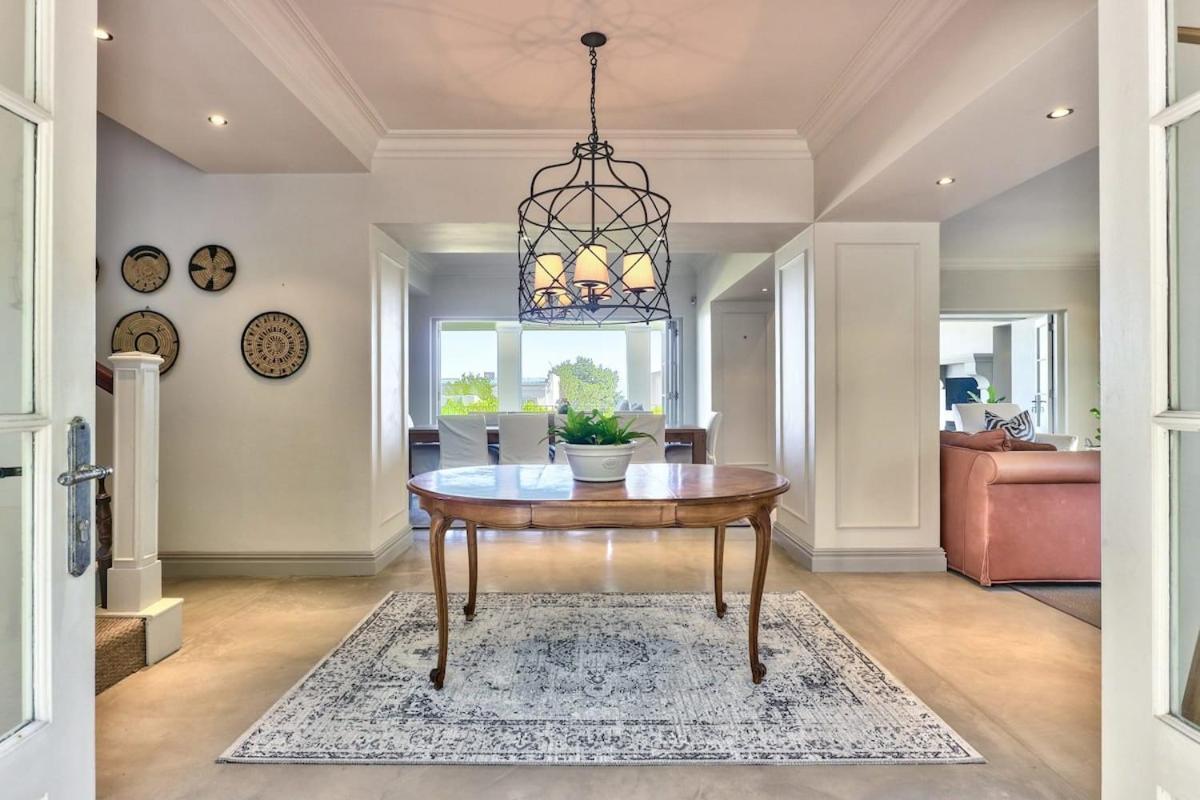 Lush Family Home In Prestigious Area เคปทาวน์ ภายนอก รูปภาพ