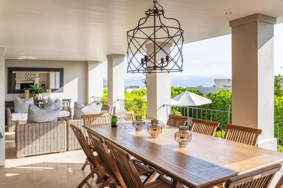 Lush Family Home In Prestigious Area เคปทาวน์ ภายนอก รูปภาพ
