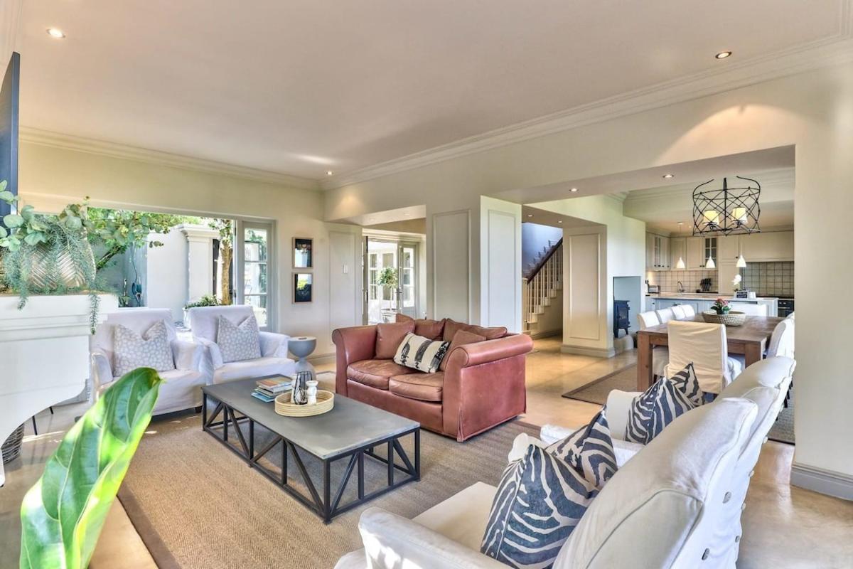 Lush Family Home In Prestigious Area เคปทาวน์ ภายนอก รูปภาพ