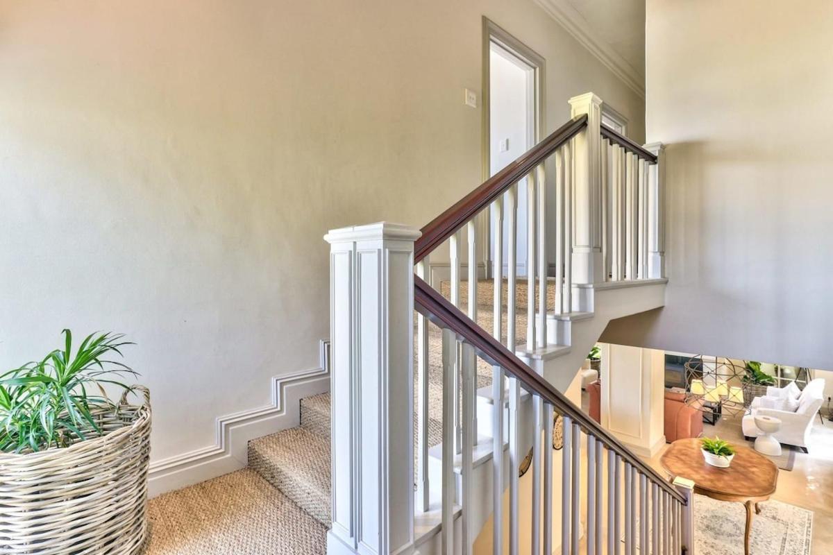 Lush Family Home In Prestigious Area เคปทาวน์ ภายนอก รูปภาพ